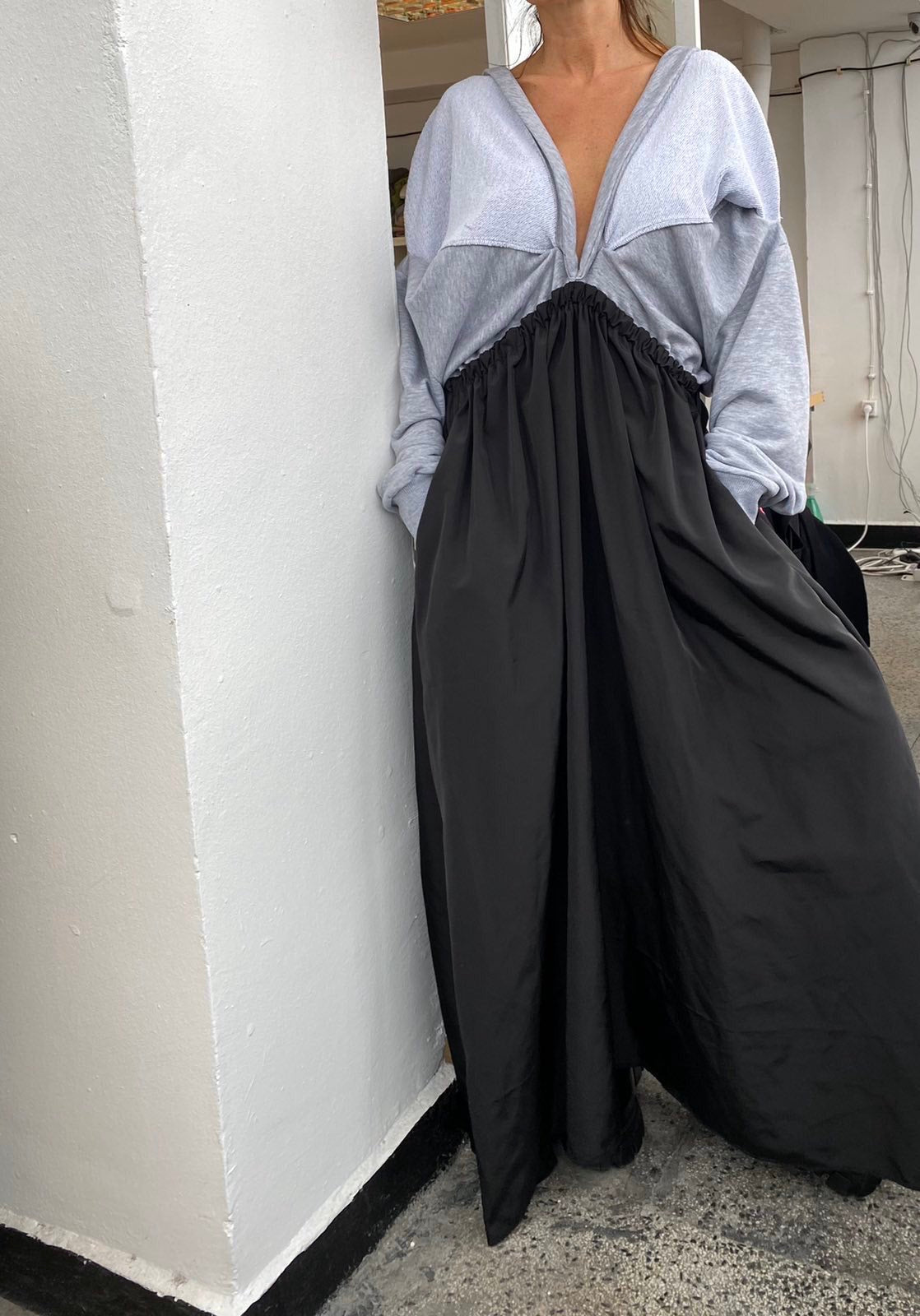 TWO TONE DEEP V-NECK DRESS